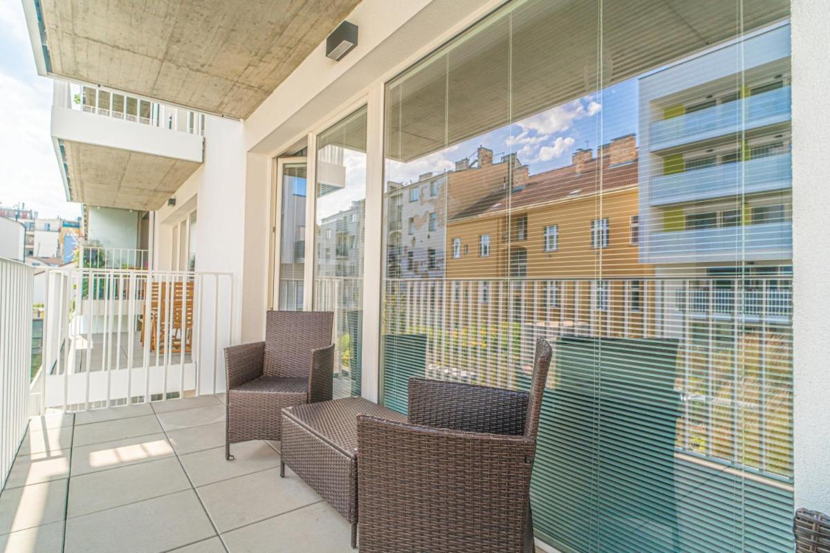 Apartment Karel With Garage Parking Прага Екстериор снимка