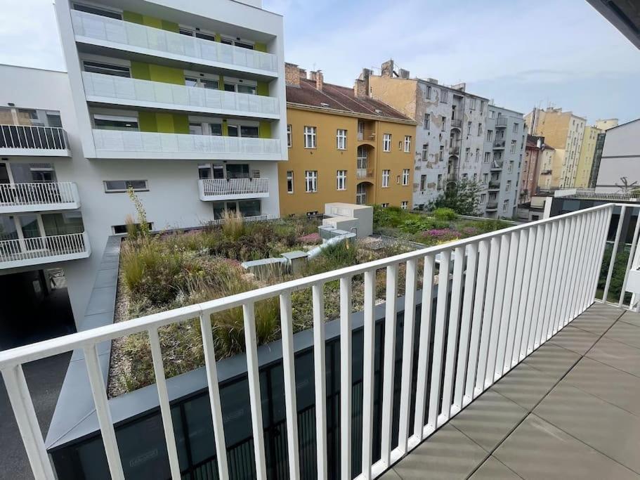 Apartment Karel With Garage Parking Прага Екстериор снимка