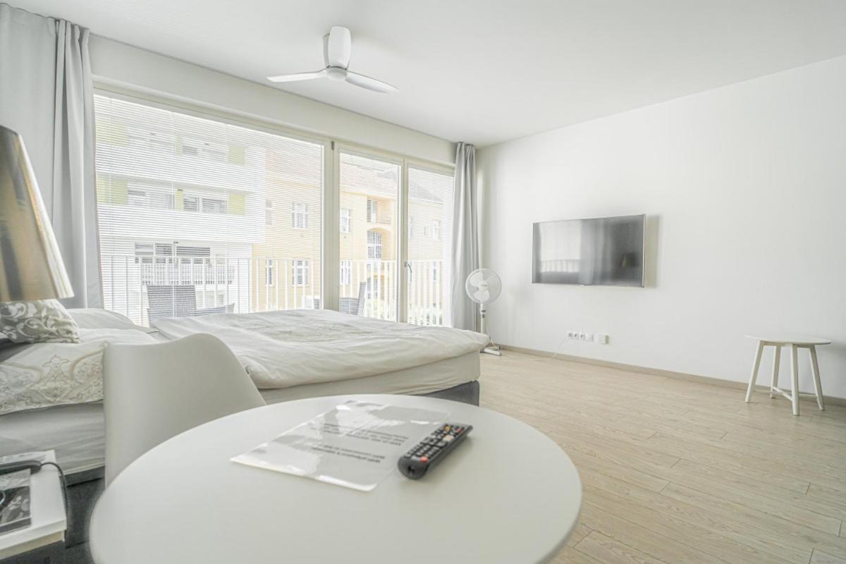 Apartment Karel With Garage Parking Прага Екстериор снимка