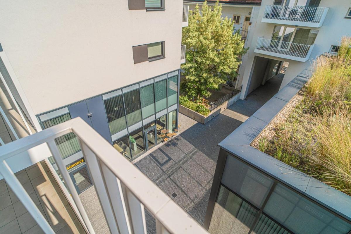 Apartment Karel With Garage Parking Прага Екстериор снимка